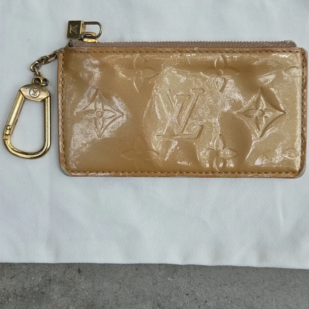 Louis Vuitton Vernis Key Ring Pouch Gold - Picture 3 of 17
